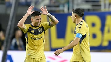 Los jugadores de Boca celebran un gol.