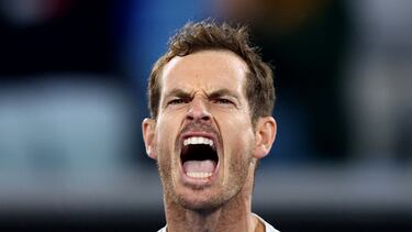 Andy Murray celebra exultante su victoria sobre Thanasi Kokkinakis en el Open de Australia.