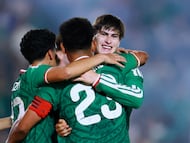 Soccer Football - International friendly - Mexico v Iceland - Estadio Corregidora, Santiago de Queretaro, Mexico - February 25, 2026 Mexico's Armando Gonzalez celebrates scoring their second goal with teammates REUTERS/Eloisa Sanchez