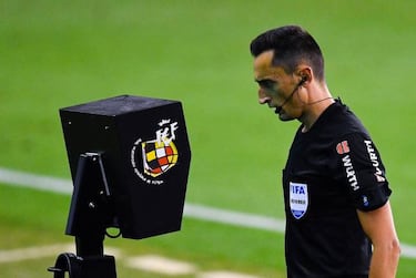 Former players call for change after calamitous VAR decisions