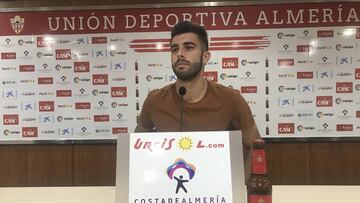 Luis Rioja durante una conferencia de prensa.