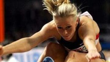 <B>MEJOR MARCA.</B> El error de los jueces permitió a la atleta alemana <i>mejorar</i> de forma momentánea su mejor marca en 30 centímetros.