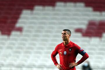 Cristiano no la pasó nada bien durante los 90 minutos y ahora no podrá defender el vigente título que ostenta junto con Portugal.