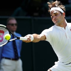 Federer cambia Nike por Uniqlo y barre a Lajovic en su debut