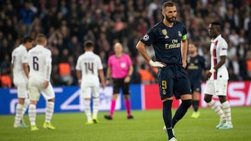 Real Madrid's French forward Karim Benzema looks on during the UEFA Champions league Group A football match between Paris Saint-Germain and Real Madrid, at the Parc des Princes stadium, in Paris, on September 18, 2019. (Photo by Thomas SAMSON / AFP)