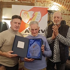 Los veteranos del Rayo rinden homenaje a Álvarez del Villar