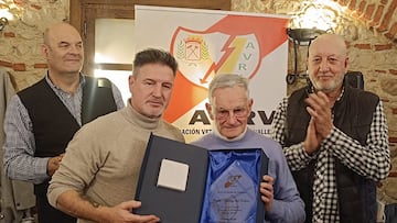 Los veteranos del Rayo rinden homenaje a Álvarez del Villar