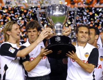 Sentenci¨® la Liga en la temporada 2003-04 con un gol en el S¨¢nchez Pizju¨¢n, en el minuto 89 de la jornada 36 que le daba el campeonato al Valencia. Fue la ¨²ltima Liga del equipo ch¨¦. Antes, Vicente hab¨ªa hecho el 1-0. Baraja le meti¨® cuatro goles al Sevilla. En toda su carrera, con tres equipos distintos: Atl¨¦tico B, Valladolid y Valencia.