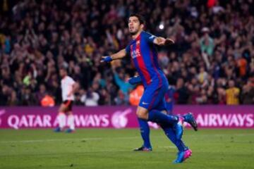 Luis Suárez celebrates the equaliser.