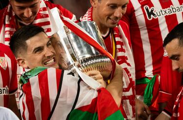 El Athletic ganó la Copa del Rey tras ganar en la tanda de penaltis al Mallorca. Cuarenta años después, los leones levantan su Copa número 24.