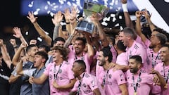 NASHVILLE, TENNESSEE - AUGUST 19: Lionel Messi #10 of Inter Miami hoist the trophy with his teammates after defeating the Nashville SC to win the Leagues Cup 2023 final match between Inter Miami CF and Nashville SC at GEODIS Park on August 19, 2023 in Nashville, Tennessee.   Tim Nwachukwu/Getty Images/AFP (Photo by Tim Nwachukwu / GETTY IMAGES NORTH AMERICA / Getty Images via AFP)