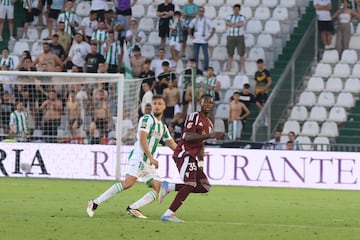 Kofane, en acci車n ante Genaro