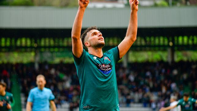 El Racing de Ferrol se aferra a su líder del gol: Álvaro Giménez
