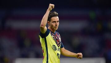 Sebastián Córdova festeja un gol con el América