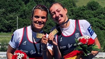 Aina Cid y Virginia D&iacute;az posan con la medalla de oro europea.