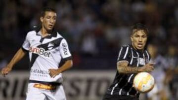 Paolo Guerrero, figura en victoria de Corinthians sobre Danubio.