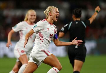 Pernille Harder scored from the spot as Denmark made sure of last-16 qualification with victory over Haiti.