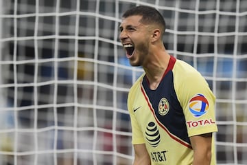 Luego de su primer torneo, a fines del 2017, arrancó el 2018 tasado en 4.5 millones de euros. A lo largo del año se consolidó como uno de los mejores mediocampistas de la Liga MX y eso se tradujo en que cerró el 2018 con un valor de mercado de 7.5 millones de euros.