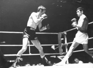 El 14 de junio de 1969 en Madrid, Pedro Carrasco y Miguel Velázquez se enfrentan en una gran pelea con el título europeo en juego. Ganó Pedro Carrasco por puntos en quince asaltos tras un gran combate de ambos boxeadores. 
 
