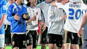 <b>CAL Y ARENA. </b>El Zaragoza se impuso ayer en Chapín y da un gran paso para lograr el ascenso. El Xerez, en cambio, seugirá en posición privilegiada, pero la diferencia ya no es tanta.