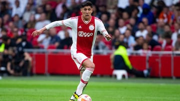 AMSTERDAM, NETHERLANDS - JULY 30: Edson Alvarez of AFC Ajax Controls the ball during the Johan Cruijff Cup match between Ajax and PSV at Johan Cruijff Arena on July 30, 2022 in Amsterdam, Netherlands. (Photo by Perry vd Leuvert/NESImages/DeFodi Images via Getty Images)