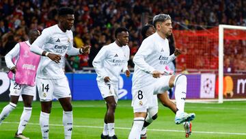 Soccer Football - Champions League - Lille v Real Madrid - Decathlon Arena Stade Pierre-Mauroy, Lille, France - October 2, 2024 Real Madrid's Federico Valverde and Aurelien Tchouameni during the warm up before the match REUTERS/Stephanie Lecocq