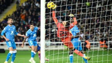 Maximiano encajó dos goles a balón parado en el último partido del año ante el Barcelona.