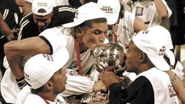Once Caldas celebrando lso 15 años de la Libertadores