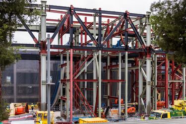 El regreso al nuevo Camp Nou, según el propio club catalán, está a la vuelta de la esquina. Las últimas instantáneas del avance de las obras muestras la construcción del anillo exterior del estadio.