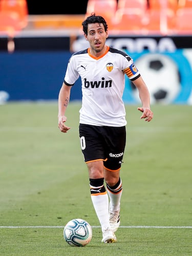 Canterano del Real Madrid, destacó en todas las categorías del fútbol base madridista. En verano de 2009 se marchó traspasado al Getafe y del club azulón se marchó en 2011 al Valencia donde jugó hasta la temporada 2019-20. 