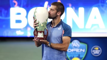 MASON, OHIO - AUGUST 21: Borna Coric of Croatia celebrates after defeating Stefanos Tsitsipas of Greece in their Men's Singles Final match on day nine of the Western & Southern Open at Lindner Family Tennis Center on August 21, 2022 in Mason, Ohio. Coric defeated Tsitsipas with a score of 7-6, 6-2.   Matthew Stockman/Getty Images/AFP
== FOR NEWSPAPERS, INTERNET, TELCOS & TELEVISION USE ONLY ==