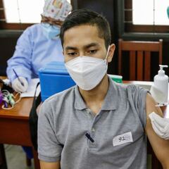 Estudian un nuevo efecto adverso en los vacunados con AstraZeneca