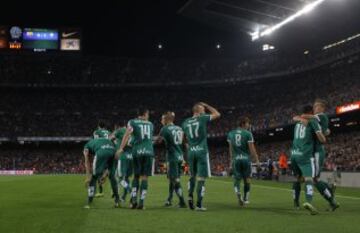 Alegría de los jugadores del Eibar después del gol de Borja Bastón 