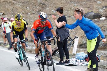 Decimotercera etapa entre Pinerolo y Ceresole Reale de 196 km. Primoz Roglic y Vincenzo Nibali.