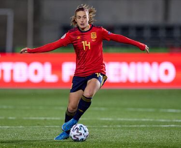  En febrero de 2021 Alexia anunció que cambiaría de dorsal con la Selección. Desde ahora iba a portar el ’14’ de Virginia Torrecilla, gran amiga suya a la que se le había detectado un tumor cerebral. Lo llevaría hasta que Vir volviese a la Selección. Después explicó que le dijo que se lo iba a guardar dejando de lado el número 11, que siempre ha llevado. 
