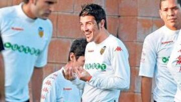 Villa tocó balón pero tiene difícil jugar ante el Barça