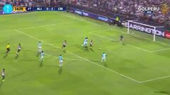 Álvarez se exhibió en el arco de Cristal con Gareca en la tribuna