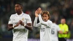 Soccer Football - Champions League - Group F - Shakhtar Donetsk v Real Madrid - Stadion Wojska Polskiego, Warsaw, Poland - October 11, 2022 Real Madrid's Luka Modric applauds fans after the match REUTERS/Aleksandra Szmigiel