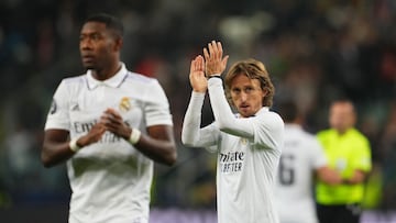 Soccer Football - Champions League - Group F - Shakhtar Donetsk v Real Madrid - Stadion Wojska Polskiego, Warsaw, Poland - October 11, 2022 Real Madrid's Luka Modric applauds fans after the match REUTERS/Aleksandra Szmigiel