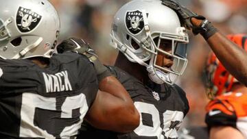 Aldon Smith con los Oakland Raiders.