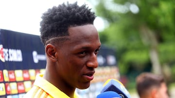EPA2134. CARNAGO (ITALIA), 04/06/2018.- El defensa de la selección colombiana de fútbol Yerry Mina atiende una rueda de prensa en la ciudad deportiva Milanello, Carnago, Italia, hoy, 4 de junio de 2018. La selección de fútbol d