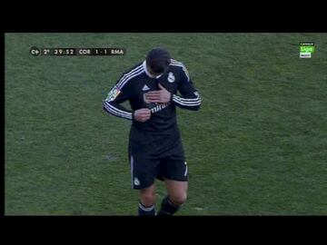 Cristiano fue expulsado por roja directa durante el partido de Liga frente al C¨®rdoba por una agresi¨®n a Edimar y por un empuj¨®n a Crespo. Recibi¨® dos partidos de sanci¨®n por retirarse toc¨¢ndose el escudo de Campeones del Mundo, acci¨®n que se consider¨® de menosprecio hacia el rival.