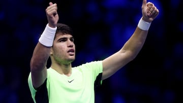 Carlos Alcaraz celebra su victoria contra Andrey Rublev en Turín.