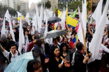 Estudiantes universitarios participan en una manifestación de apoyo al "Sí".