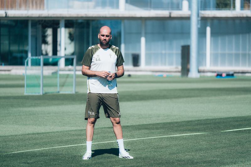 Claudio Giráldez, técnico del Celta, durante un entrenamiento del equipo vigués.