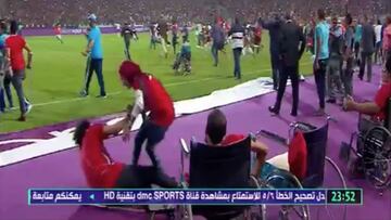 El fútbol supera todo límite: gente hasta saltando de su silla de ruedas