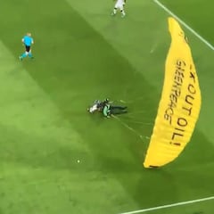 Dos heridos por el incidente del paracaidista de Greenpeace