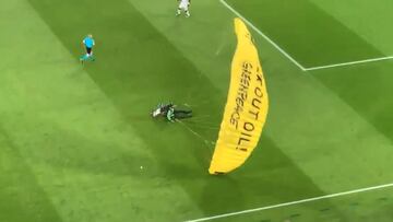 Dos heridos por el incidente del paracaidista de Greenpeace