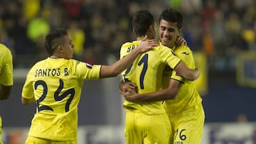 Los jugadores del Villarreal celebran un gol de Rodri en la UEFA Europa League.