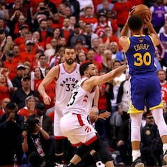 Los triples de Curry y Klay silencian Toronto y fuerzan el 6º